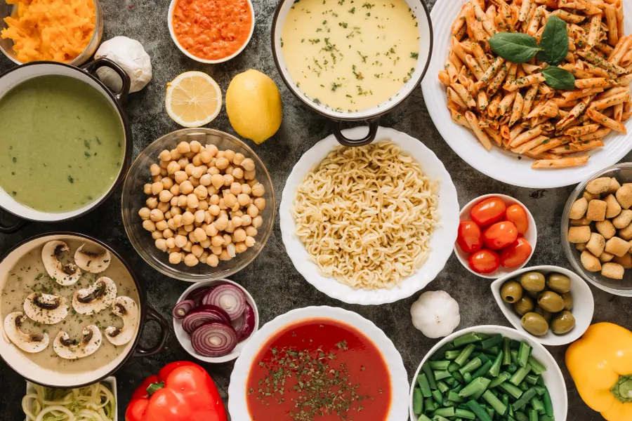 Diversos alimentos preparados para estudo de vida de prateleira